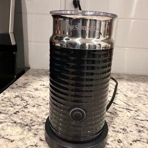 Nespresso Aeroccino3 Chrome Milk Frother NEW $40
